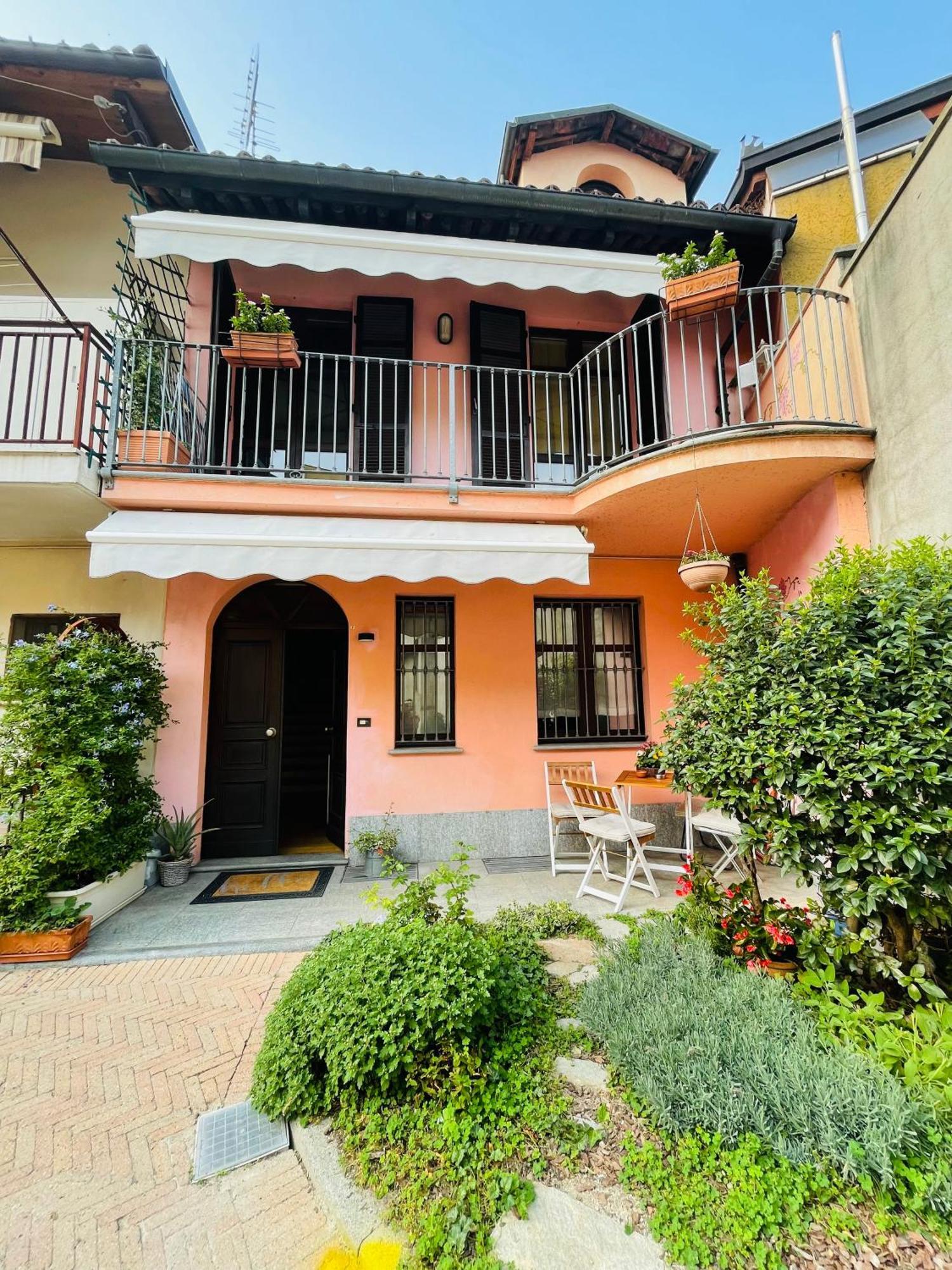 Casa Caroli, Charme E Comfort Nel Cuore Di Alba Exterior foto