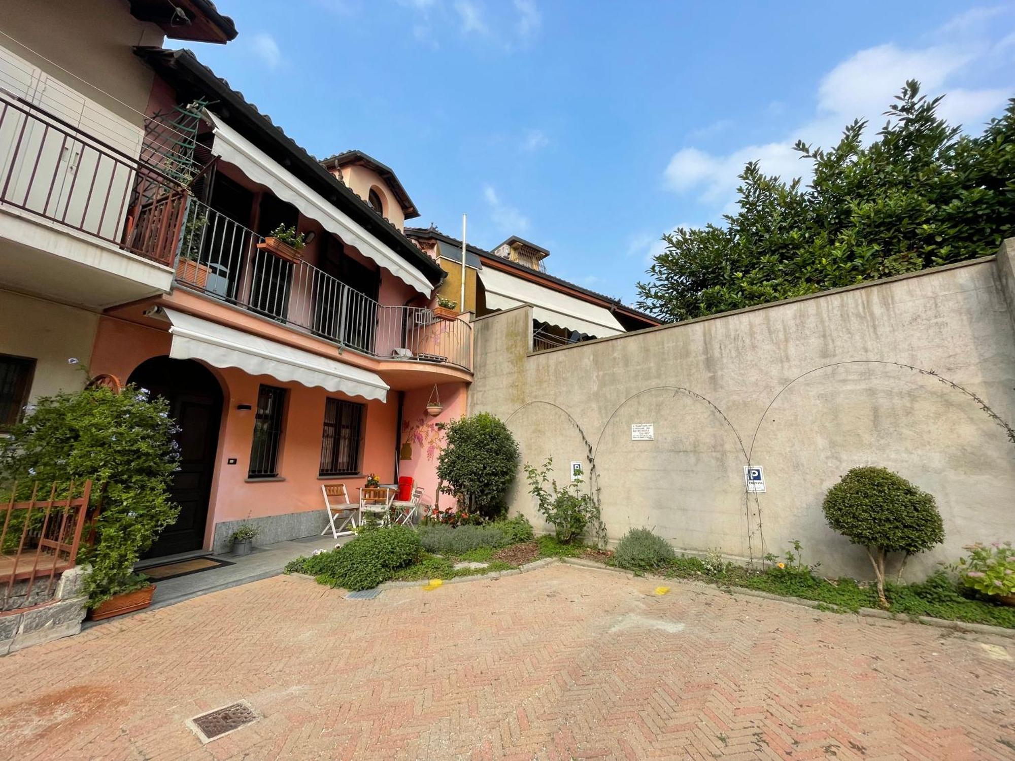 Casa Caroli, Charme E Comfort Nel Cuore Di Alba Exterior foto