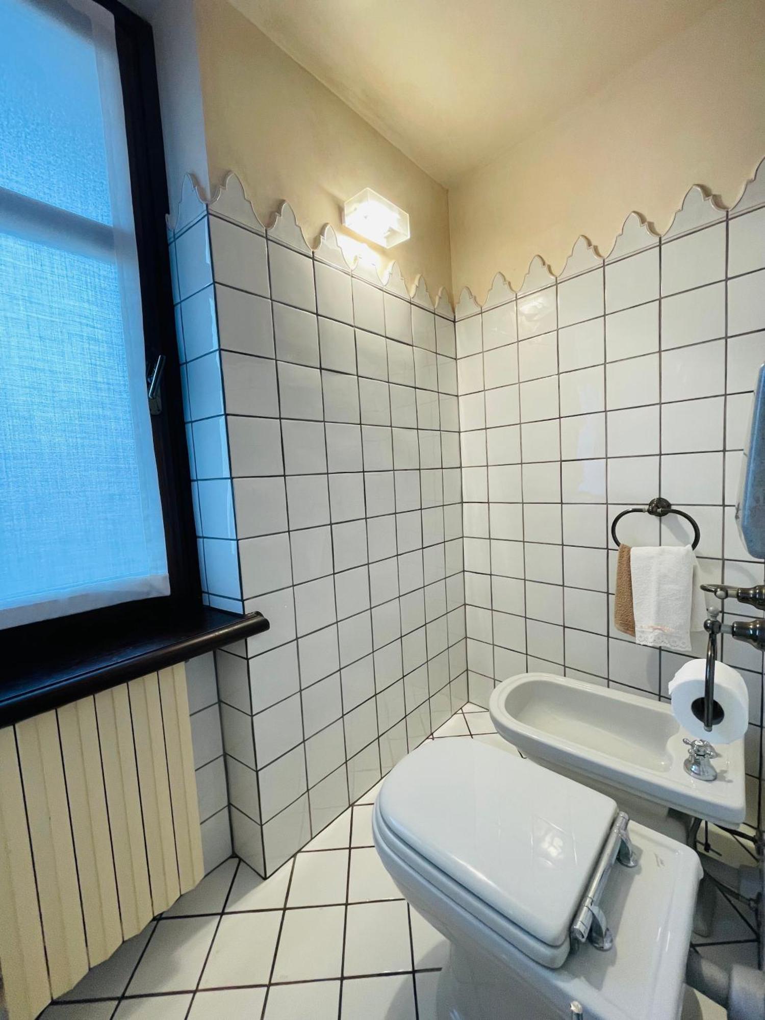 Casa Caroli, Charme E Comfort Nel Cuore Di Alba Exterior foto