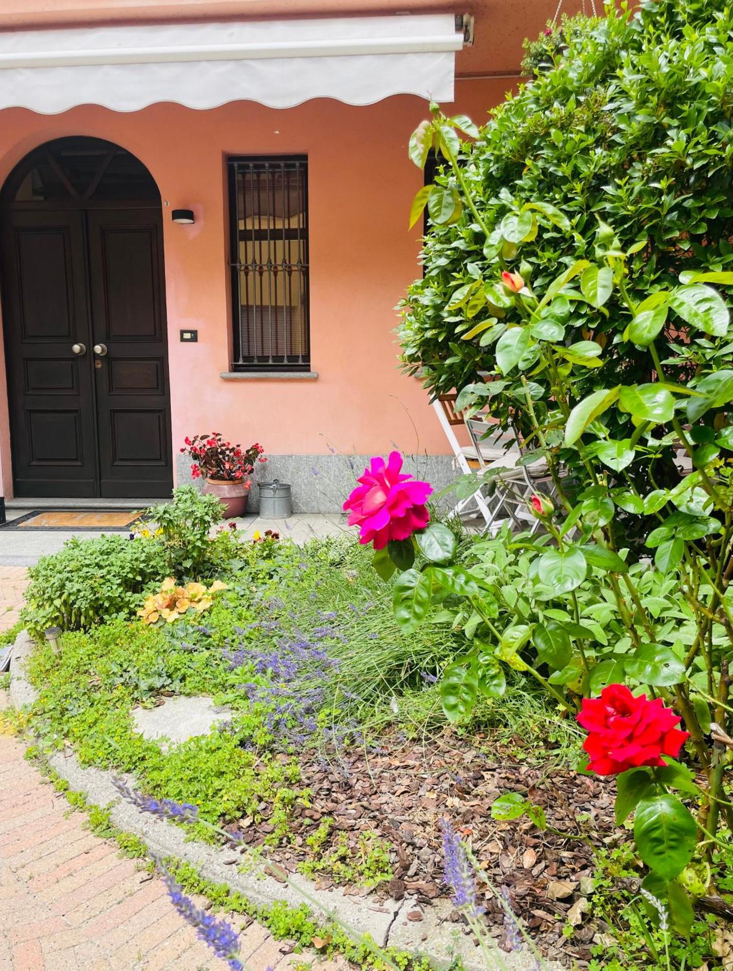 Casa Caroli, Charme E Comfort Nel Cuore Di Alba Exterior foto