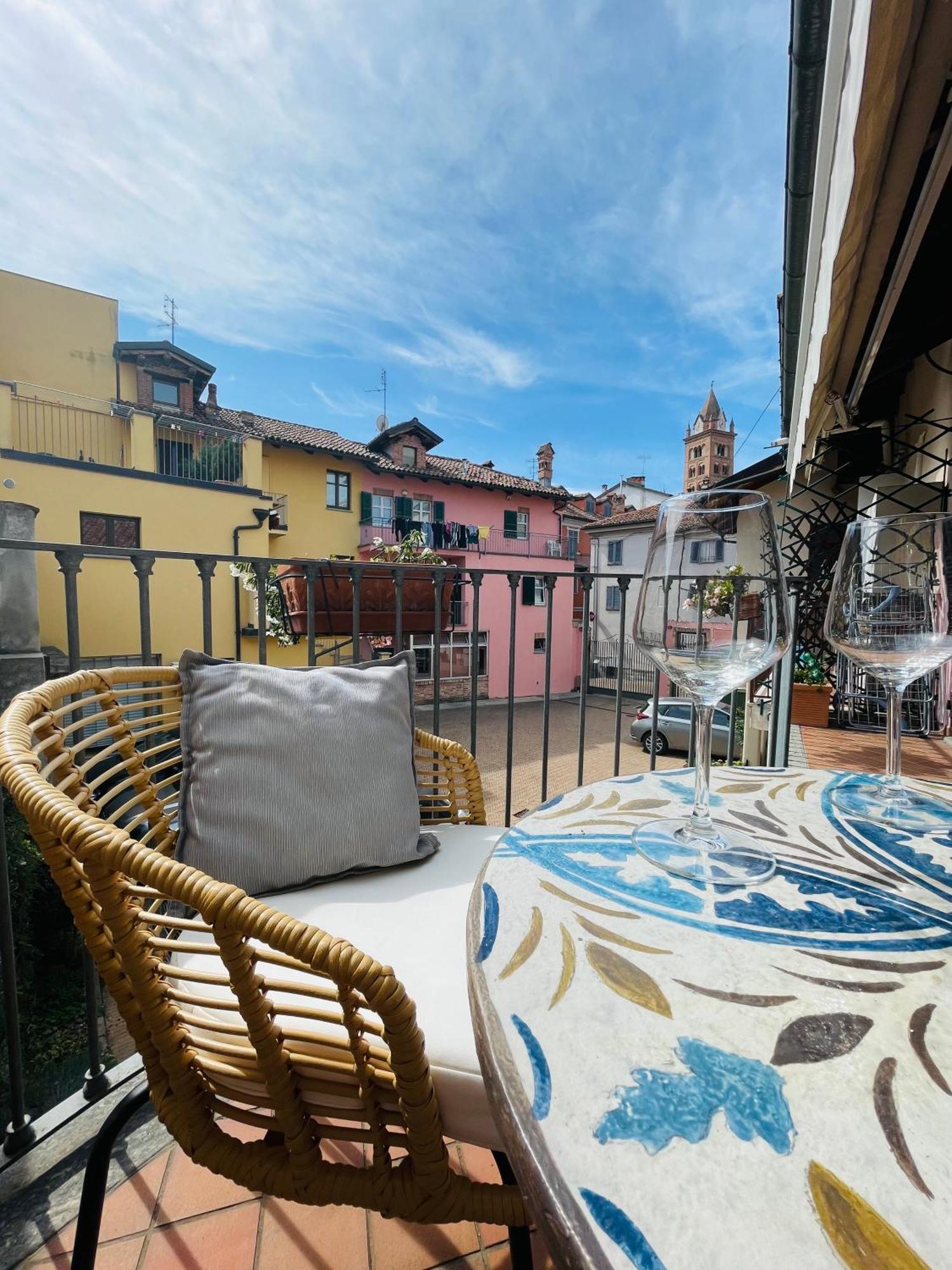 Casa Caroli, Charme E Comfort Nel Cuore Di Alba Exterior foto