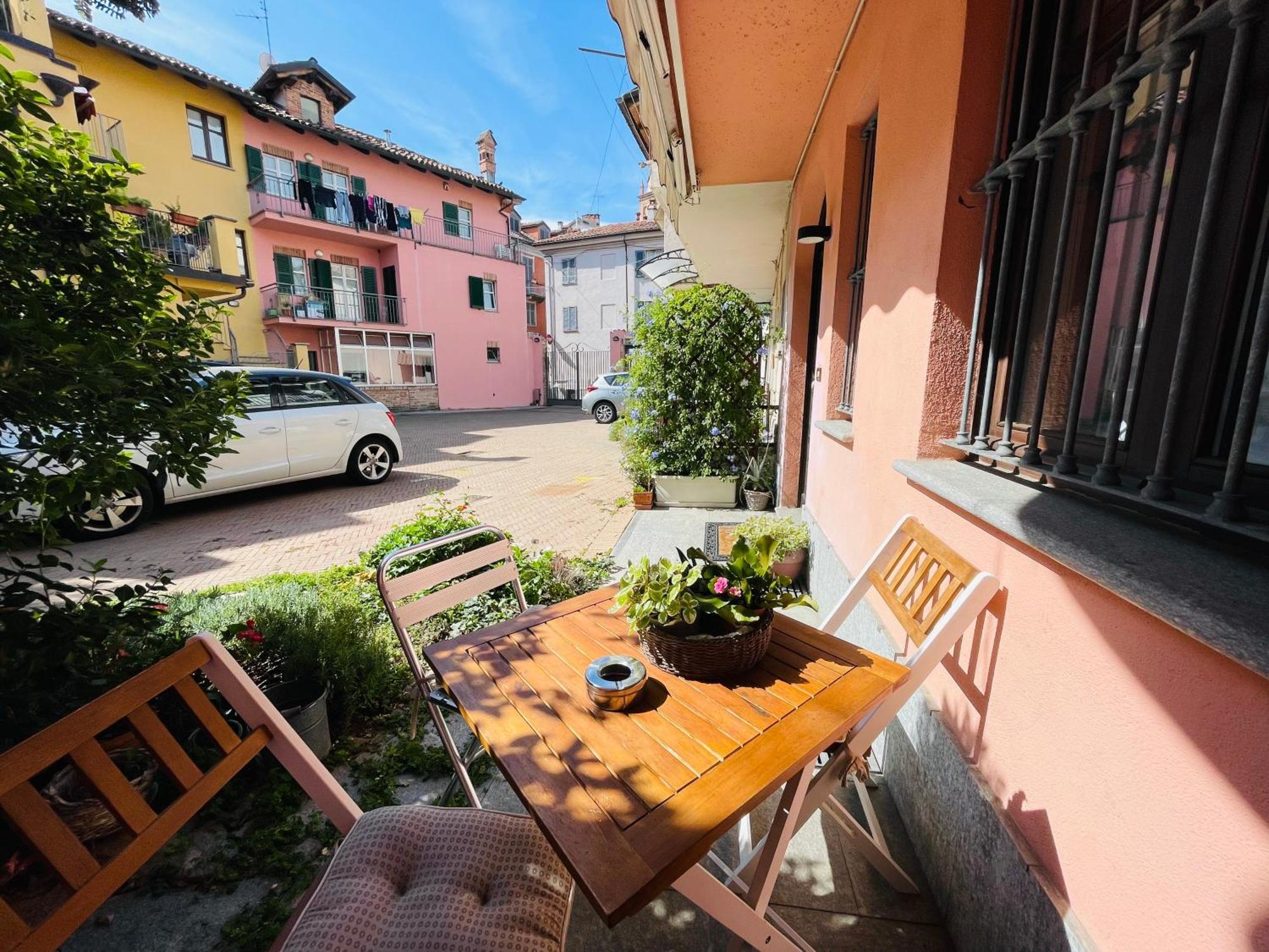Casa Caroli, Charme E Comfort Nel Cuore Di Alba Exterior foto